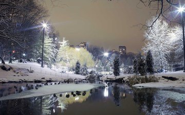 gorod park derevya zima sneg stavok fonari