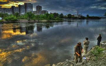 река, город, рыбаки