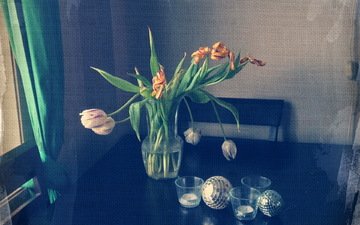 цветы, свечи, стол, тюльпаны, окно, ваза, лилии, cvety, stil, natyurmort