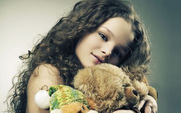 портрет, взгляд, дети, девочка, игрушка, лицо, ребенок, длинные волосы, devochka, krasivaya, plyushevye, плюшевый медведь