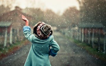 снег, рука, девушка, настроение, дети, девочка, ребенок, шапка, спиной, пальто, sneg, zima