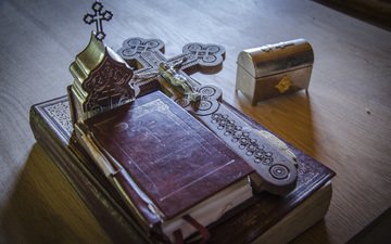 стол, крест, книга, библия, священное писание