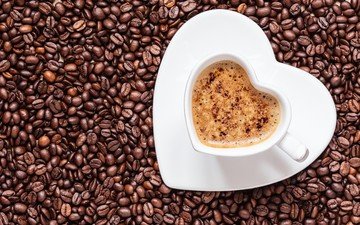 кофе, кофейные зерна, кружка-сердце, кофе зерна