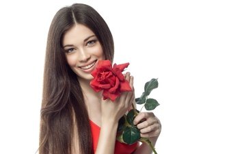 девушка, улыбка, портрет, роза, взгляд, модель, лицо, белый фон, красная роза, длинные волосы, цветок.