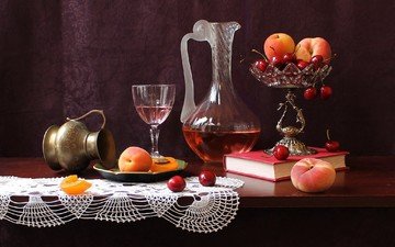 фрукты, стол, бокал, вишня, вино, персики, ваза, кувшин, книга, натюрморт, графин