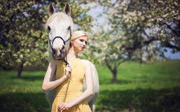 лошадь, платье, блондинка, сад