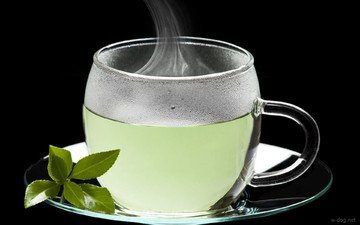 блюдце, черный фон, чашка, чай, листики, зеленый чай