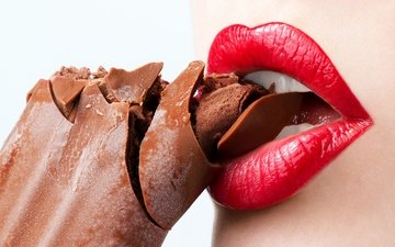 девушка, мороженое, губы, шоколадный каприз