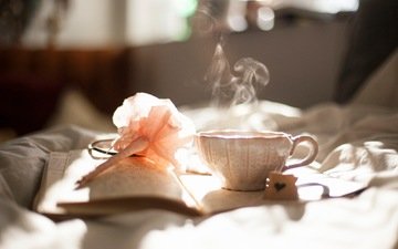 кофе, дым, чашка, книга, постель