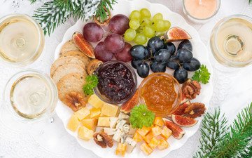 елка, орехи, виноград, стол, джем, сыр, бокалы, праздник, закуски, инжир, ассорти