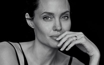 портрет, чёрно-белое, модель, фотограф, черный фон, актриса, анджелина джоли, peter lindbergh, wall street journal