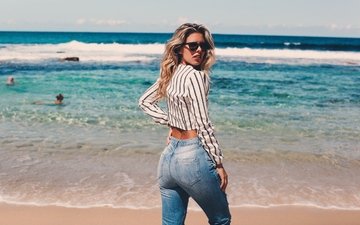 берег, море, блондинка, пляж, очки, джинсы, natasha oakley