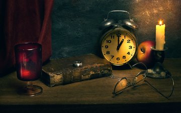 очки, часы, кольцо, яблоко, свеча, книга, натюрморт, time immortal