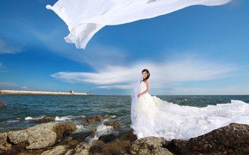 небо, облака, камни, волны, девушка, море, белое, азиатка, свадебное платье