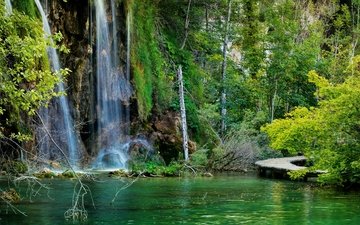 озеро, скалы, камни, лес, водопад, хорватия, водопады, мостки, plitvice lakes national park, национальный парк плитвицкие озера