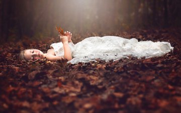 лес, настроение, платье, осень, девочка, отдых, белое платье, закрытые глаза, осенние листья, julia altork, heirloom