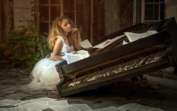 девушка, поза, ноты, музыка, взгляд, модель, лицо, пианино, белое платье, karina bratkowska