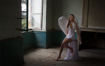 девушка, крылья, ангел, ножки, заброшенное здание, босиком, белые шортики