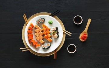 черный фон, японская еда, палочки, соус, суши, роллы, вассаби, имбирь, набор