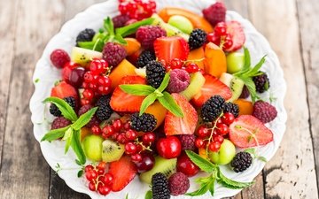малина, фрукты, клубника, ягоды, десерт, смородина, салат, фруктовый салат