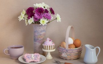 цветы, чай, яйца, печенье, натюрморт