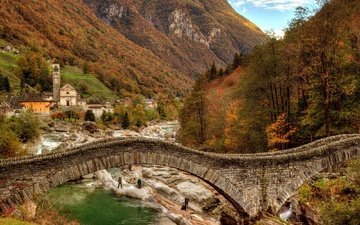 река, горы, мост, осень, швейцария, городок, альпы, долина верзаска, verzasca valley, мост понте-деи-салти, река верзаска, тичино, лавертеццо, verzasca river, ponte dei salti