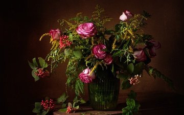 цветы, ветки, розы, букет, ягоды, ваза, столик, натюрморт, калина