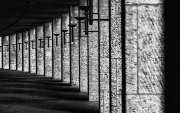 чёрно-белое, колонны, каменные колонны