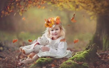 природа, дерево, листья, осень, дети, мишка, девочка, игрушка, волосы, лицо, ребенок, плюшевый, венок