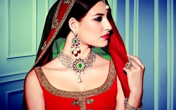девушка, портрет, взгляд, модель, профиль, лицо, красная помада, ювелирные украшения, традиционная одежда, индийская девушка