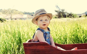трава, природа, зелень, улыбка, дети, радость, ребенок, мальчик, шляпа