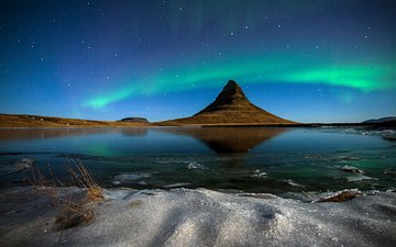 небо, ночь, вода, звезды, гора, лёд, северное сияние, вулкан, исландия, киркьюфетль, северное сиянее