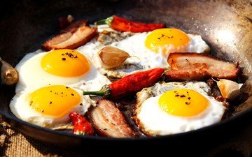 завтрак, яйца, перец, чеснок, яичница, сковорода, сало