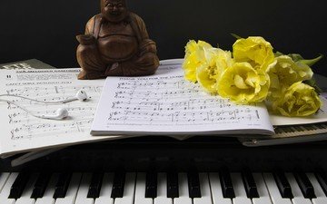 цветы, ноты, статуэтка, наушники, тюльпаны, пианино, клавиши, фигурка