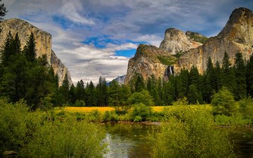 небо, облака, деревья, горы, скалы, камни, лес, кусты, водопад, сша, речка, калифорния, национальный парк йосемити, йосемитский национальный парк
