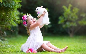 цветы, трава, природа, лето, радость, девочка, ребенок, кролик, животное, венок, gевочка