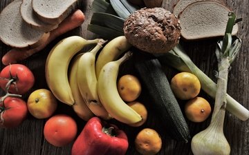фрукты, лук, хлеб, овощи, помидоры, морковь, мандарины, бананы, перец