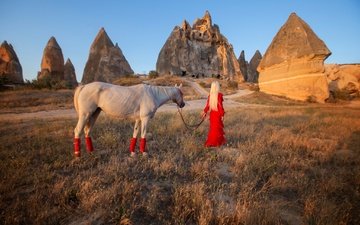 лошадь, скалы, девушка, настроение, блондинка, красное платье
