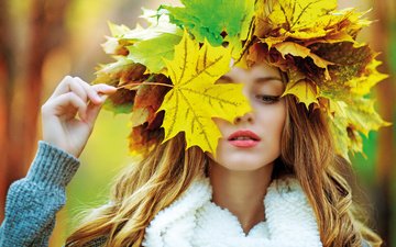 листья, девушка, портрет, взгляд, осень, волосы, лицо