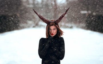снег, зима, брюнетка, рога, макияж, метель, красная помада, simona, katy sendza