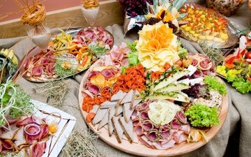 зелень, стол, сыр, хлеб, овощи, мясо, колбаса, оливки, салями, блюда, нарезка