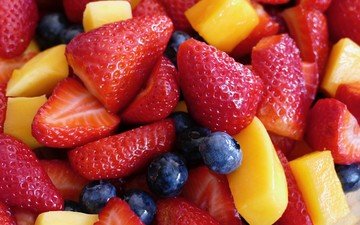 фрукты, клубника, ягоды, черника, манго, фруктовый салат