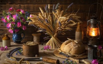 цветы, лаванда, серп, фонарь, пшеница, кружка, хлеб, колоски, натюрморт