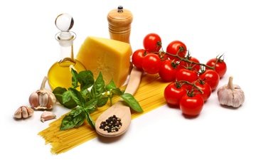 зелень, сыр, масло, белый фон, помидоры, натюрморт, ложка, спагетти, томаты, чеснок, специи, макароны