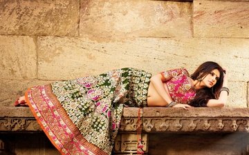 девушка, взгляд, модель, волосы, лицо, индийская, ювелирные изделия, сари. традиционная одежда