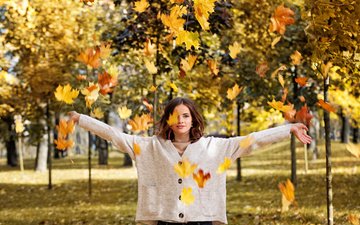 листья, девушка, настроение, парк, осень, руки, листопад, кленовые листья