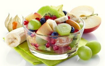 виноград, фрукты, ягоды, белый фон, яблоко, дольки, киви, черника, ваза, банан, гранат, салат, салфетки