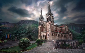españa, principado de asturias, basílica de santa maría la real de covadonga