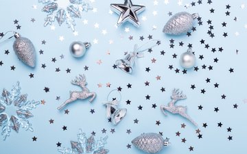 новый год, олень, фон, голубой, блеск, игрушки, серебро, снежинка, новогодние украшения, конфетти