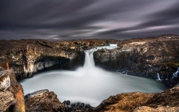 небо, скалы, камни, водопад, исландия, пасмурно